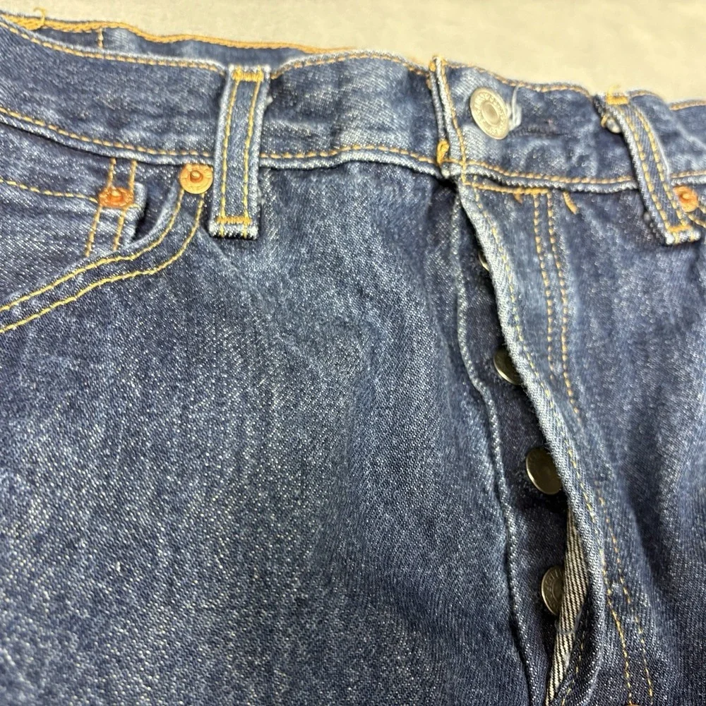 Levis 501 Original Fit Jeans Mens Size 33x30 Button Fly Dark Wash Straight Leg